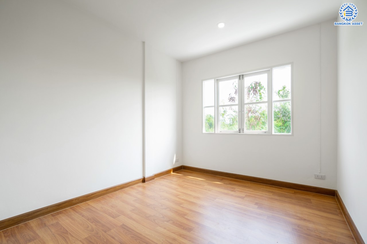 บ้านมือสองตกแต่งใหม่ ม.บุศรินทร์ วงแหวน (บ้านกล้วย-ไทรน้อย) แบรนด์ L&H เนื้อที่ 20.8 ตร.ว. ฟังก์ชัน 3 ห้องนอน 2 ห้องน้ำ ตอบโจทย์ทุกการอยู่อาศัย ใกล้เซ็นทรัลเวสต์เกต และ รถไฟฟ้า "สถานีคลองบางไผ่"